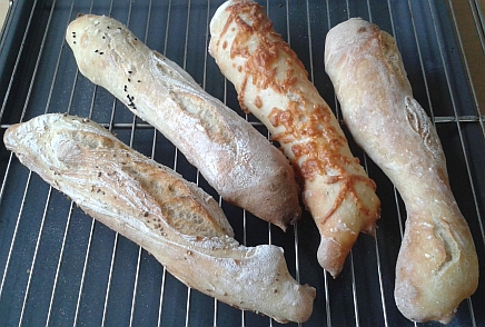 Seelen frisch gebacken liegen zum auskühlen auf dem Rost.